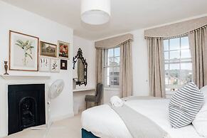 Dolls House - Luxury Townhouse - From 400 Per Night