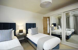 Dolls House - Luxury Townhouse - From 400 Per Night