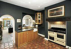 Dolls House - Luxury Townhouse - From 400 Per Night