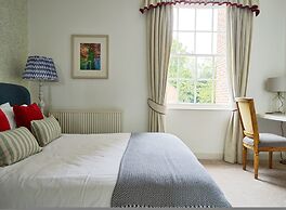 Dolls House - Luxury Townhouse - From 400 Per Night