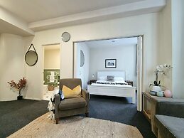 Experience The City Life-Walk Everywhere