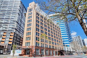 Experience The City Life-Walk Everywhere