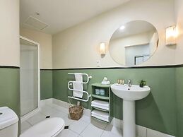 Experience The City Life-Walk Everywhere