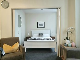 Experience The City Life-Walk Everywhere