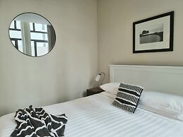 Experience The City Life-Walk Everywhere