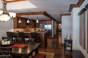 Ritz Carlton Vail #417 4 Bedroom Condo by RedAwning