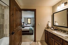 Ritz Carlton Vail #417 4 Bedroom Condo by RedAwning