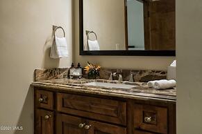 Ritz Carlton Vail #417 4 Bedroom Condo by RedAwning