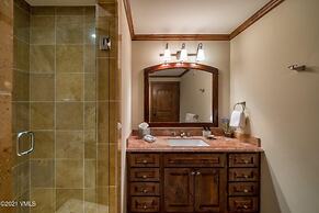 Ritz Carlton Vail #417 4 Bedroom Condo by RedAwning