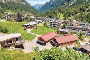 Uralp Royal by A-Appartments