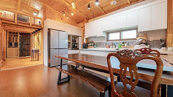 Seogwipo Unyeong Pension