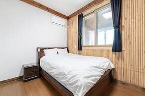 Seogwipo Unyeong Pension