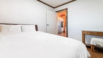 Seogwipo Unyeong Pension