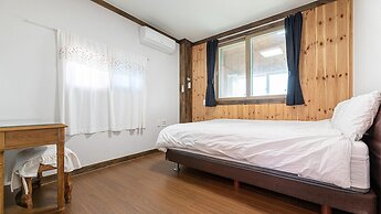 Seogwipo Unyeong Pension