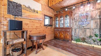 Seogwipo Unyeong Pension