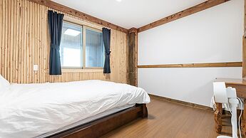 Seogwipo Unyeong Pension