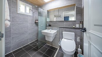 Jeju Jongdalrifeel House