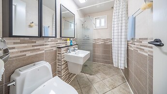 Jeju Jongdalrifeel House