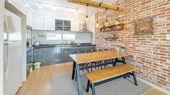 Jeju Jongdalrifeel House