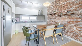 Jeju Jongdalrifeel House