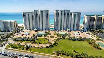 Silver Beach 506 is a gorgeous Gulf Front 4 BR with free beach service