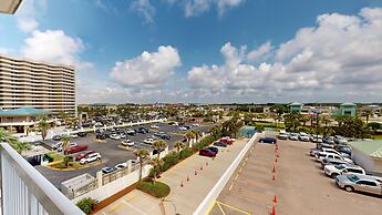 Silver Beach 506 is a gorgeous Gulf Front 4 BR with free beach service