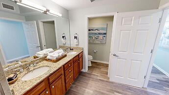 Silver Beach 506 is a gorgeous Gulf Front 4 BR with free beach service