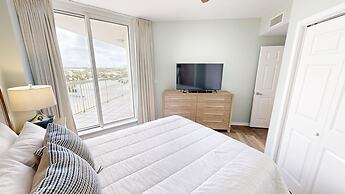 Silver Beach 506 is a gorgeous Gulf Front 4 BR with free beach service