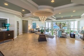 Silver Beach 506 is a gorgeous Gulf Front 4 BR with free beach service