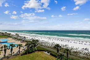 Silver Beach 506 is a gorgeous Gulf Front 4 BR with free beach service