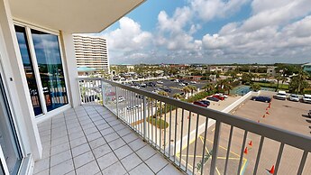 Silver Beach 506 is a gorgeous Gulf Front 4 BR with free beach service