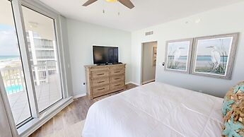 Silver Beach 506 is a gorgeous Gulf Front 4 BR with free beach service