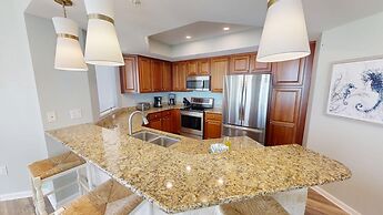 Silver Beach 506 is a gorgeous Gulf Front 4 BR with free beach service