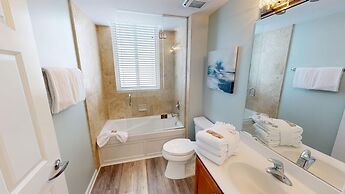 Silver Beach 506 is a gorgeous Gulf Front 4 BR with free beach service