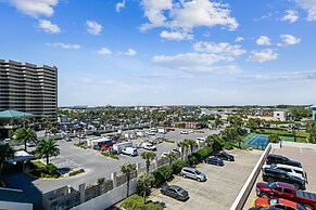 Silver Beach 506 is a gorgeous Gulf Front 4 BR with free beach service