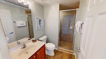 Silver Beach 506 is a gorgeous Gulf Front 4 BR with free beach service