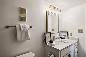 IR 518 is a Stunning 2 BR that has amazing Sunset views - sleeps 10 by