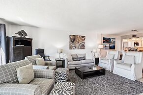 IR 518 is a Stunning 2 BR that has amazing Sunset views - sleeps 10 by