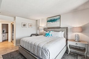 IR 518 is a Stunning 2 BR that has amazing Sunset views - sleeps 10 by