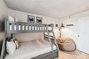 IR 518 is a Stunning 2 BR that has amazing Sunset views - sleeps 10 by