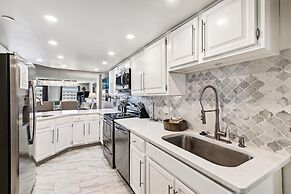 IR 518 is a Stunning 2 BR that has amazing Sunset views - sleeps 10 by