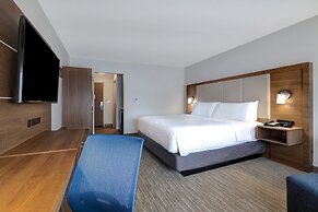 Holiday Inn Express And Suites Detroit Dearborn by IHG