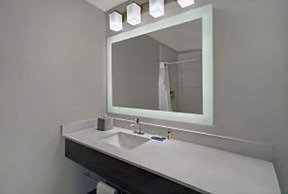 Holiday Inn Express And Suites Detroit Dearborn by IHG