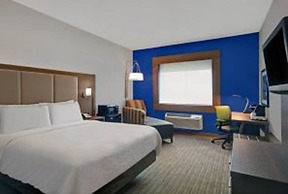Holiday Inn Express And Suites Detroit Dearborn by IHG