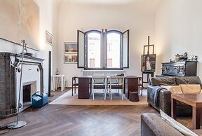 Red House close to Accademia Bridge