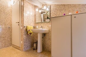 Red House close to Accademia Bridge