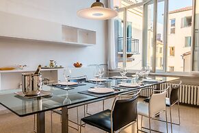 Red House close to Accademia Bridge