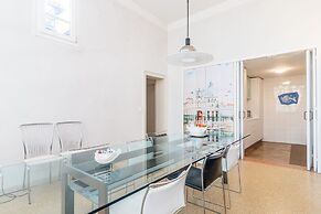 Red House close to Accademia Bridge