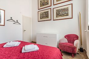 Red House close to Accademia Bridge