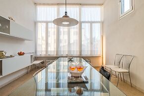 Red House close to Accademia Bridge